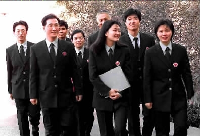 新式检察服着装 强调礼仪提振精神