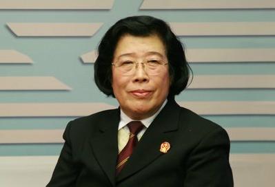 尚秀云:一半是法官 一半是老师