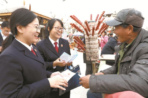 反诈宣传走进乡村集市