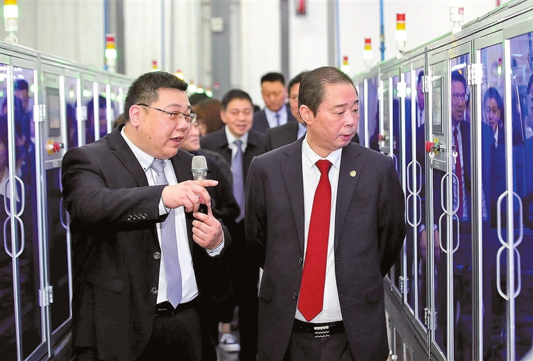 胡成中代表：勇立潮头 坚守实业本心