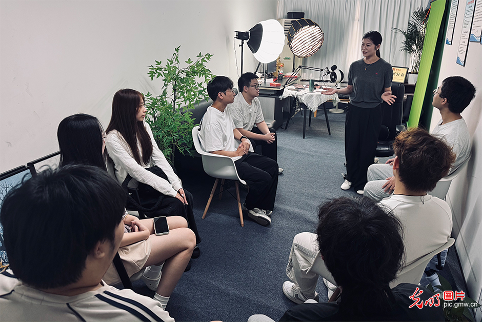 就业服务前移:从帮扶求职到陪伴领航 就业服务前移:从帮扶求职到陪伴领航