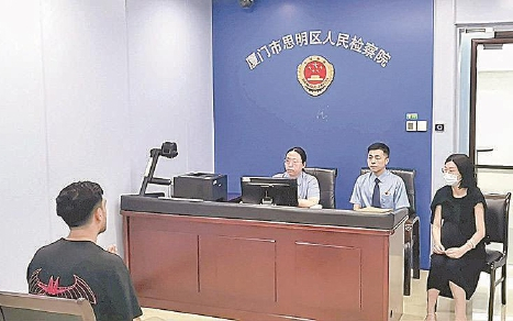 依托与福建省厦门市思明区法院、厦门翻译协会联合建立的涉外司法翻译合作机制,思明区检察院聘请翻译人员为讯问工作提供口译服务。.jpg 依托与福建省厦门市思明区法院、厦门翻译协会联合建立的涉外司法翻译合作机制,思明区检察院聘请翻译人员为讯问工作提供口译服务。.jpg