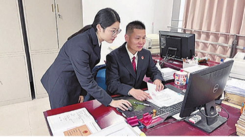 安徽省芜湖市鸠江区检察院办案人员前往合肥市蜀山区法院调阅关联案件卷宗.jpg 安徽省芜湖市鸠江区检察院办案人员前往合肥市蜀山区法院调阅关联案件卷宗.jpg