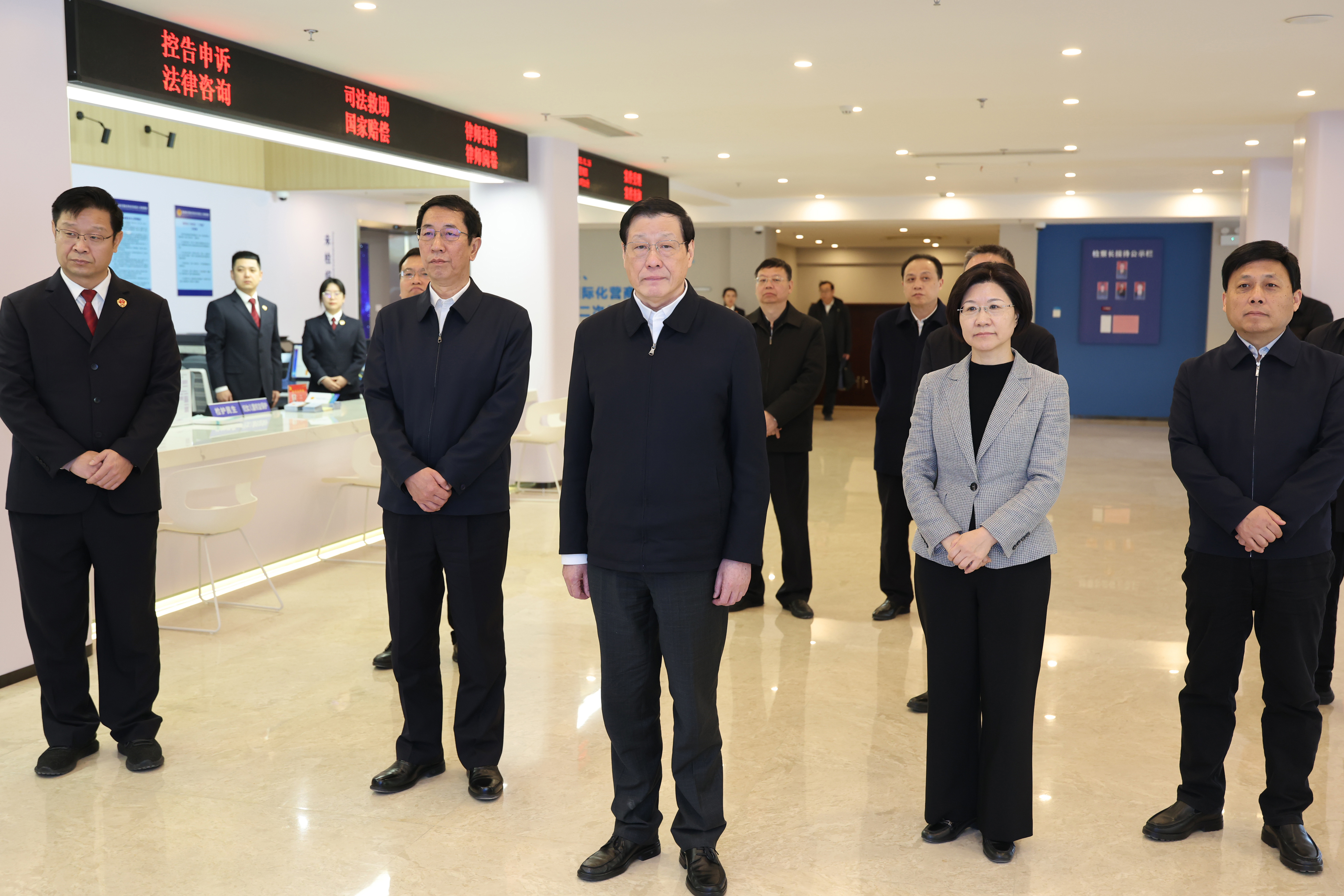 03、1月15日,最高人民检察院党组书记、检察长应勇率最高检调研组,来到郑州航空港经济综合实验区检察院调研。.jpg